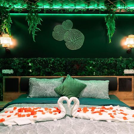 L'Oasis Tropicale, Jacuzzi, Love Room Roppenheim Bagian luar foto