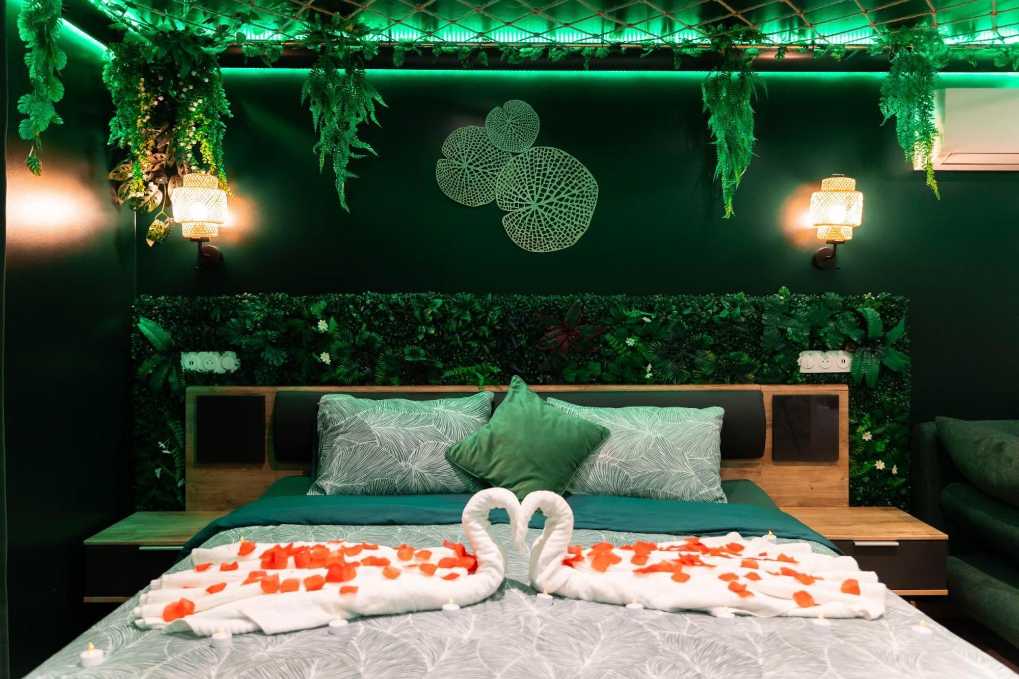 L'Oasis Tropicale, Jacuzzi, Love Room Roppenheim Bagian luar foto