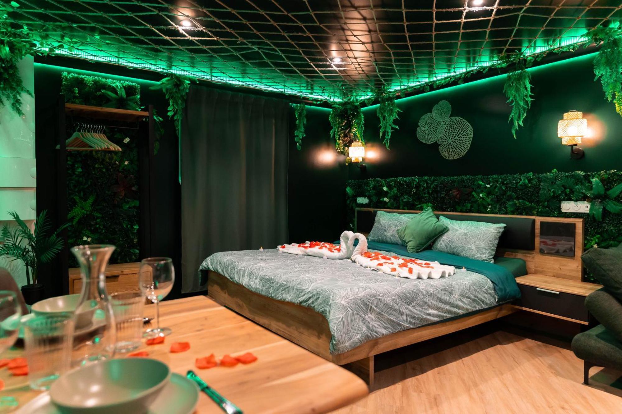 L'Oasis Tropicale, Jacuzzi, Love Room Roppenheim Bagian luar foto