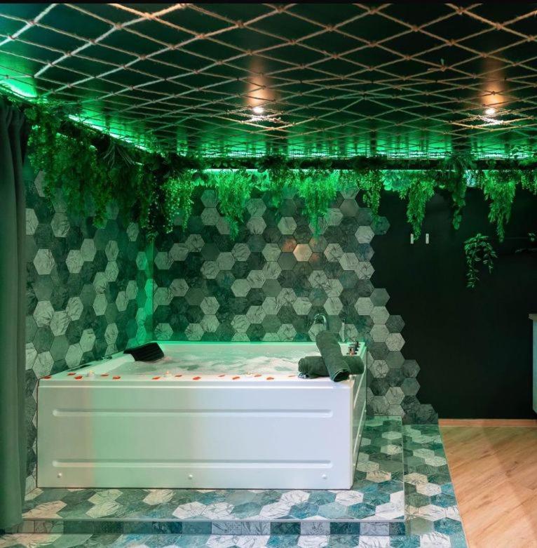 L'Oasis Tropicale, Jacuzzi, Love Room Roppenheim Bagian luar foto