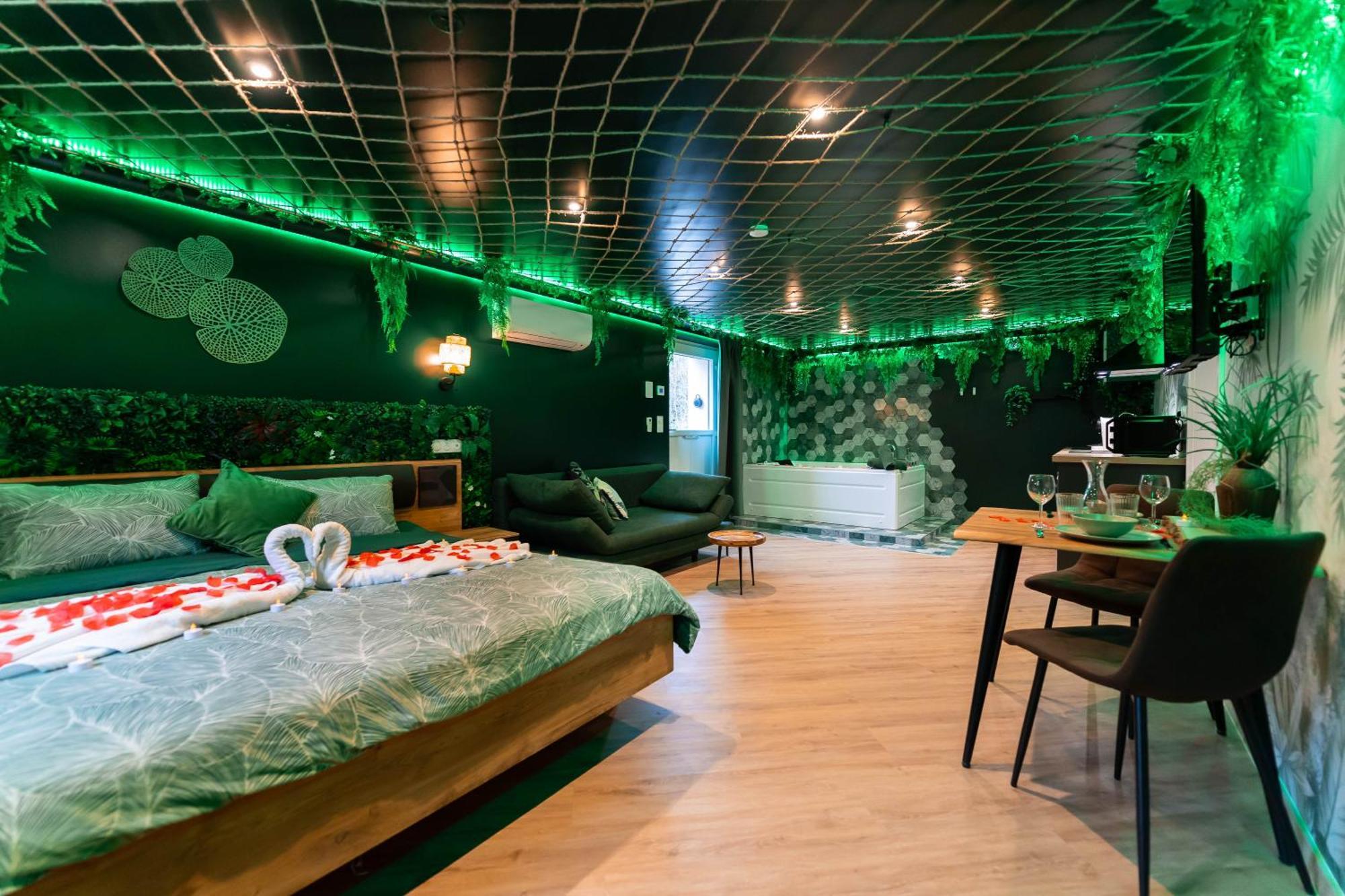 L'Oasis Tropicale, Jacuzzi, Love Room Roppenheim Bagian luar foto